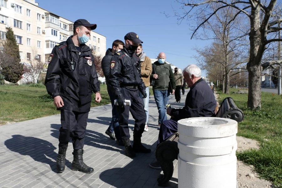 Москвичей просят не нарушать режим самоизоляции и угрожают штрафами