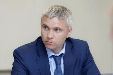 В С-Петербурге, в Калининском р-не, еще один бывший чиновник фигурирует в деле о взяточничестве.