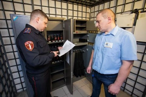 О требованиях законодательства к охранникам частного порядка рассказали росгвардейцы по НАО