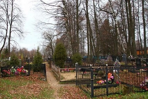 Ритуальщиков задержали за продажу на саратовских кладбищах мест