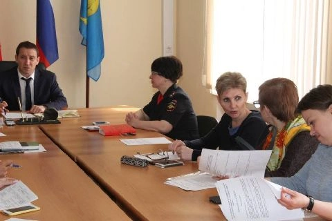 Заседание комиссии по делам несовершеннолетних и защите их прав