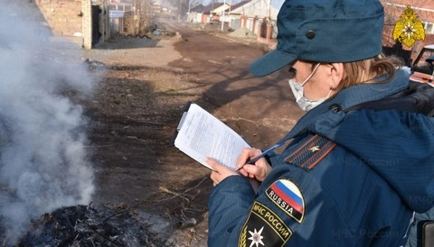 В рамках проведения сезонной профилактической операции «Отопление» жителям Смоленска напомнили о правилах пожарной безопасности