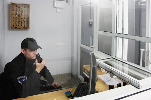 Работник ООО ЧОП «Эскарп 43» пресек нарушение порядка в школе