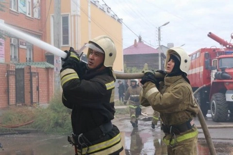 Больше 40 человек устраняли последствия взрыва газа в городе Балтийске