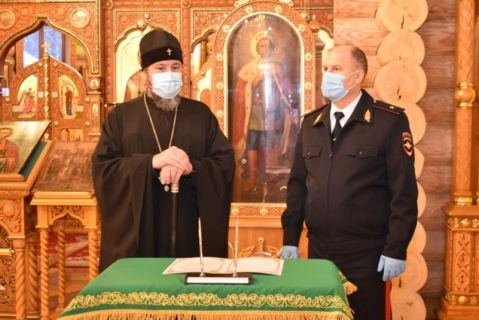 В Чувашии полицейские вернули в Александро-Невский православный мужской монастырь похищенные злоумышленниками иконы