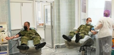 Столичные росгвардейцы стали донорами плазмы крови для больных ковидом