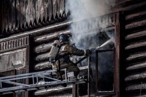 Житель Сосновки спас пенсионерку из пламени