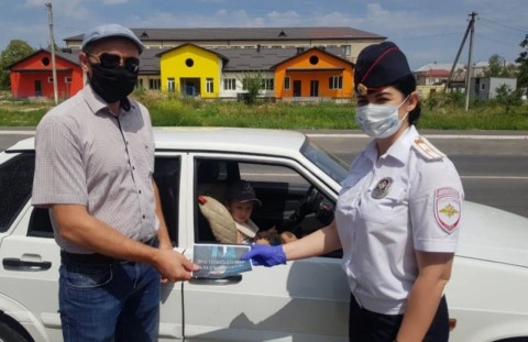 В КБР полицейские предупреждают взрослых о последствиях небезопасной перевозки детей и бесконтрольного пребывания несовершеннолетних на улицах и дорогах