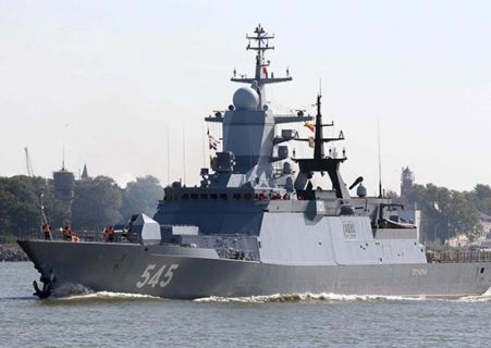 Корвет и танкер Балтийского флота совершили заход в порт Лимассол