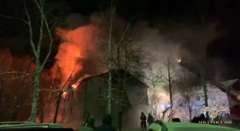 В Ханты-Мансийском автономном округе-Югре сотрудники полиции спасли на пожаре пять человек