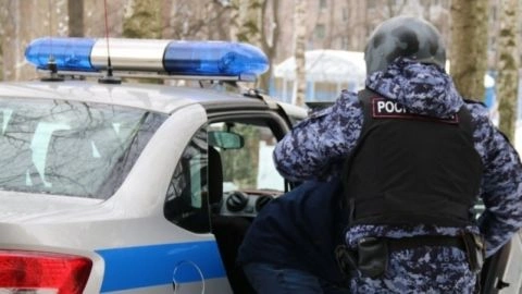 В Москве сотрудники Росгвардии задержали подозреваемых в разбойном нападении на таксиста