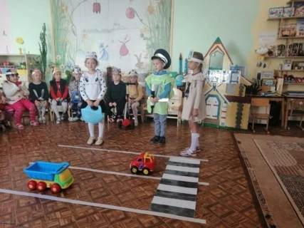 В Смоленской области дорожные полицейские провели для дошкольников увлекательное профилактическое мероприятие «Научи ребенка ПДД»