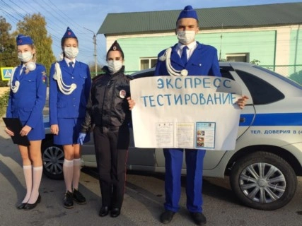 На липецких дорогах проводятся экспресс-тесты на знание правил перевозки несовершеннолетних пассажиров и факторов дорожного риска