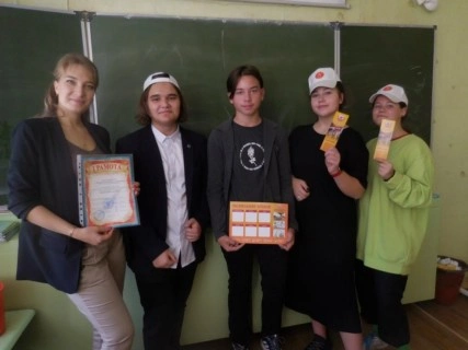 Юные пожарные помогают сотрудникам ВДПО проводить профилактическую работу