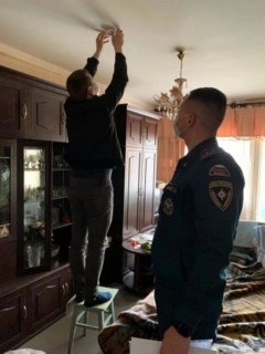 В Калининском районе Петербурга установлены пожарные извещатели в домах многодетных семей