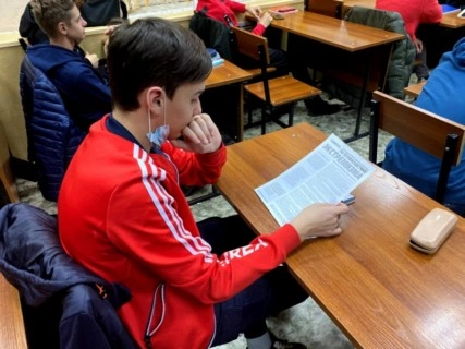 Полицейские и общественники обсуждают со студентами вопросы профилактики экстремизма в Артеме Приморского края