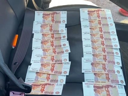 Волгоградские оперативники задержали подозреваемых в сбыте поддельных денег