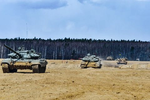 Танкисты совместно с операторами БЛА общевойсковой армии ЗВО провели стрельбы по специальной методике в Воронежской области
