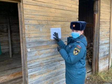 Специалисты МЧС провели противопожарный рейд в селе Богородск в Республике Коми