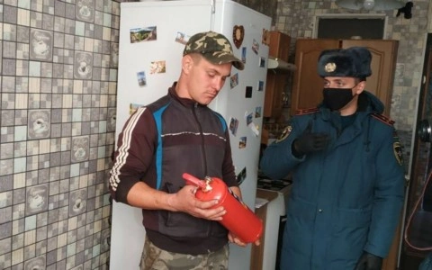 Крымское республиканское отделение ВДПО продолжает работу по установке пожарных извещателей в домах многодетных семей