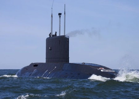 Подводная лодка «Дмитров» Балтийского флота отработала элементы курсовой задачи в море