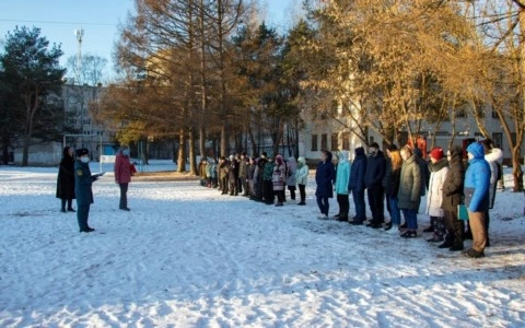 Учебная эвакуация в тверской школе