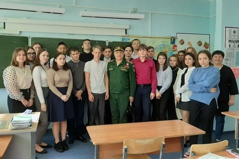 Сотрудники ГУ МЧС по Омской области и Омского отделения ВДПО провели для студентов открытый урок безопасности