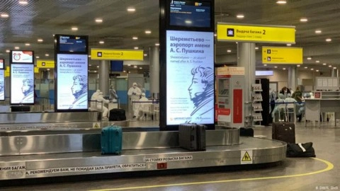 Маски сброшены. В Шереметьево показали отношение россиян к пандемии