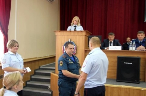 За спасение людей на пожаре полицейский из Подольска награжден медалью МЧС России