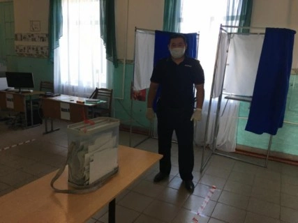 В Оренбургской области полицейский не растерялся и помог в непростой ситуации члену избирательной комиссии