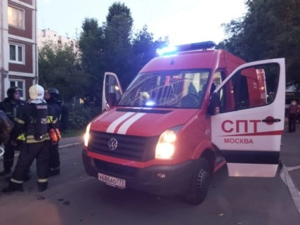 6 человек спасли огнеборцы при пожаре в квартире дома на Филевском бульваре в Москве