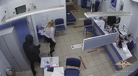 Нижегородские полицейские задержали налётчика на офис микрозаймов и его сообщницу