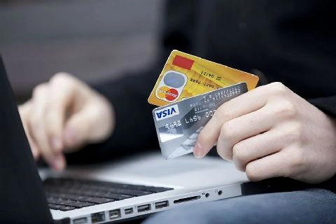 Двое жителей Черкесска лишились миллиона рублей, поверив онлайн-знакомой, оказавшейся аферисткой