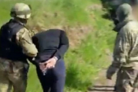 В столице знакомый и его друзья похитили 3 мл рублей у москвича, который хотел только обменять валюту