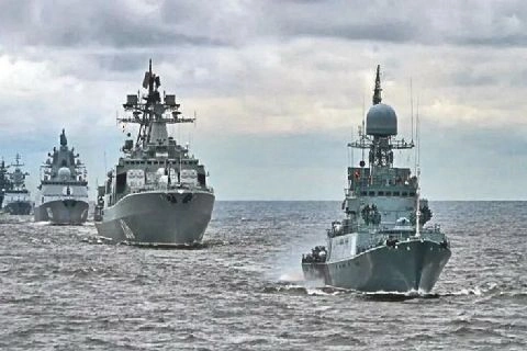 Две тактические группы кораблей ТОФ отрабатывают плановые задачи боевой подготовки в Японском море