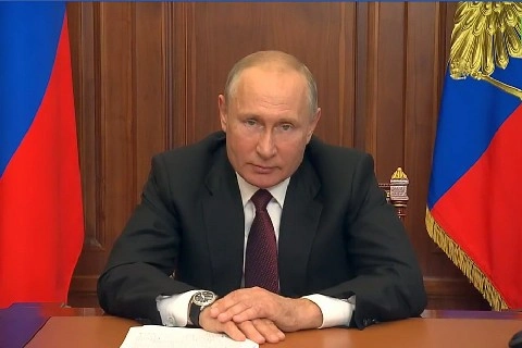 Владимир Путин: Добровольные пожарные объединения - серьёзное подспорье в работе МЧС России