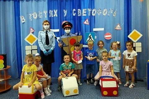 Инспекторы ГИБДД Якутии были в гостях у дошкольников детского сада «Умка»