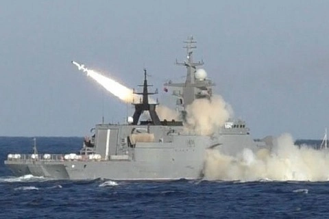 Боевые корабли Тихоокеанского флота провели ракетные и артиллерийские стрельбы вблизи Камчатки