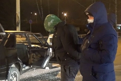 Столичные полицейские задержали двоих уроженцев ближнего зарубежья, которые подозреваются в разбойном нападении