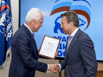 Депутат Анатолий Выборный награждён за существенный вклад в развитие законодательства РФ
