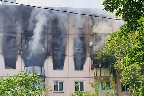 Пожар на ул. Химиков ликвидировали более двух десятков пожарных и пять машин