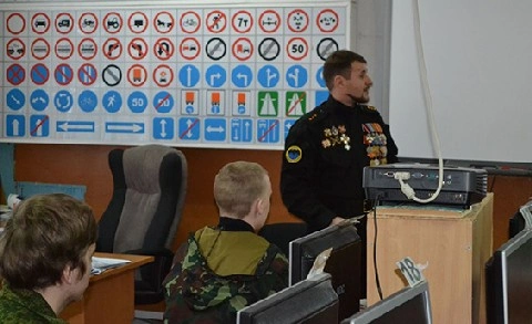 В Красноярском крае сотрудники полиции и общественники провели правовое занятие с курсантами по основам законодательства и правилам безопасного поведения