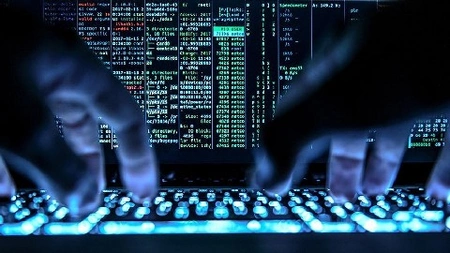 Чтобы доставить ссылку на фишинговую страницу, мошенники пользуются сервисом Powtoon
