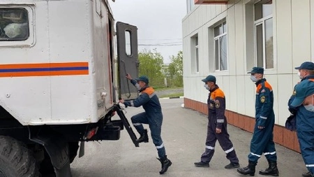 МЧС России наращивают группировку для тушения торфяного пожара в Свердловской области