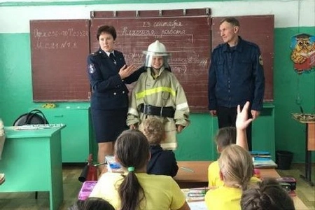 В рамках месячника безопасности детей