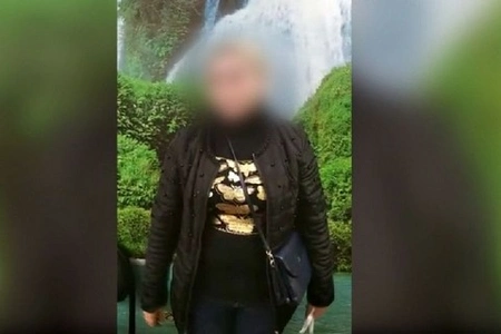 В Кемерове полицейские задержали наркосбытчицу, которая переносила в сумке около полукилограмма мефедрона