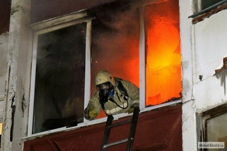 В Чувашской Республике участковые уполномоченные полиции вынесли из пожара 83-летнюю женщину