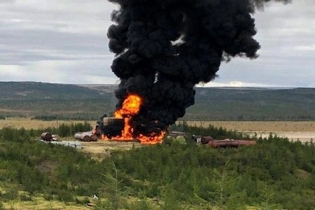 Богомаз: Спасатели локализовали возгорание резервуара под Брянском
