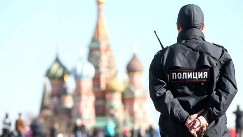 Депутат поздравил российских правоохранителей