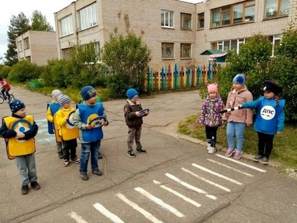 Сотрудники Госавтоинспекции Севастополя продолжили участие в открытых семинарах для педагогов по обучению детей ПДД